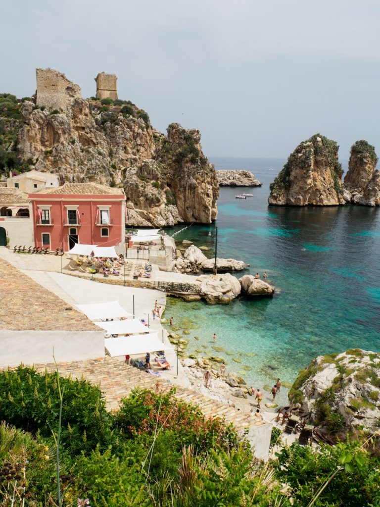 sicile guide touristique : trésors archéologiques et paysages méditerranéens